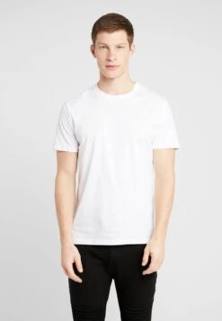 Pier One T-Shirt Basic - White 8 Pier One T-Shirt Basic - White -Herrenbekleidungsgeschäft 09629680fd4c490bb0c8df506a9891fc