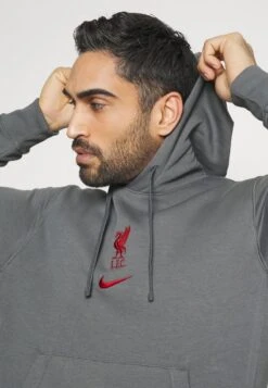 Nike Performance LIVERPOOL FC CLUB HOODIE - Sweatshirt - Smoke Grey/tough Red -Herrenbekleidungsgeschäft 0efd05f42b5c4a7ab606e976477c56d0