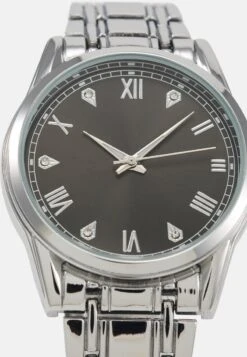 Pier One Uhr - Silver-coloured 9 Pier One Uhr - Silver-coloured -Herrenbekleidungsgeschäft 1a135a3d600e4818a948a57621d2eb8b