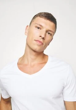 Pier One 2 PACK - T-Shirt Basic - White -Herrenbekleidungsgeschäft 2464778c5d314b51b098f8e722d959b0