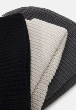 Pier One UNISEX 3 PACK - Mütze - Black/dark Grey/off-white/ -Herrenbekleidungsgeschäft 2a1daa058c674c9dbb0074799d429f4b