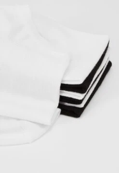 Pier One 7 PACK - Socken - White/black 8 Pier One 7 PACK - Socken - White/black -Herrenbekleidungsgeschäft 2c69c9ae8f494ad1b40f2ced9f1674eb
