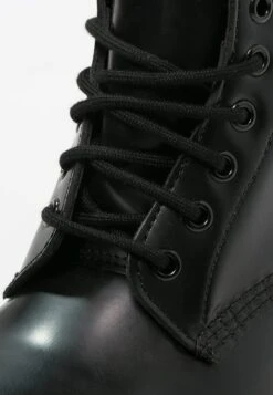 Dr. Martens 1460 - Schnürstiefelette - Mono Black -Herrenbekleidungsgeschäft 717cde48b8a04c1689fe49dbc93ea582