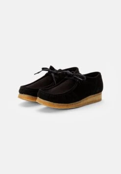 Clarks Originals WALLABEE - Sportlicher Schnürer - Black Vegan -Herrenbekleidungsgeschäft 788ba306fbe34bc883559b1d0b65b969