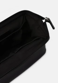 Pier One Kosmetiktasche - 802 - Black -Herrenbekleidungsgeschäft 7aa537de0d9045aaa803a044e8f7ffbf