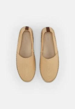 Pier One RENA ESPADRILLE UNISEX - Espadrille - Beige -Herrenbekleidungsgeschäft ee8bede9139e442b9465d505e9097d21