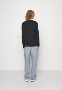 Pier One 5 PACK - Langarmshirt - White/dark Blue/black -Herrenbekleidungsgeschäft f535302a43fa4b80a1a3b6c44bddcdfe