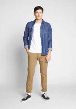 Bestseller -Herrenbekleidungsgeschäft fc0637525aa84c67b66ae9c9991233d8